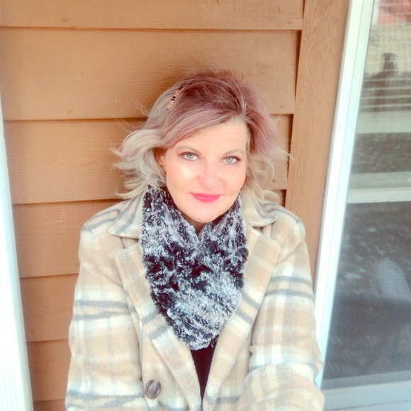 Meet your Posher, Nawn - Picture 1 of 3